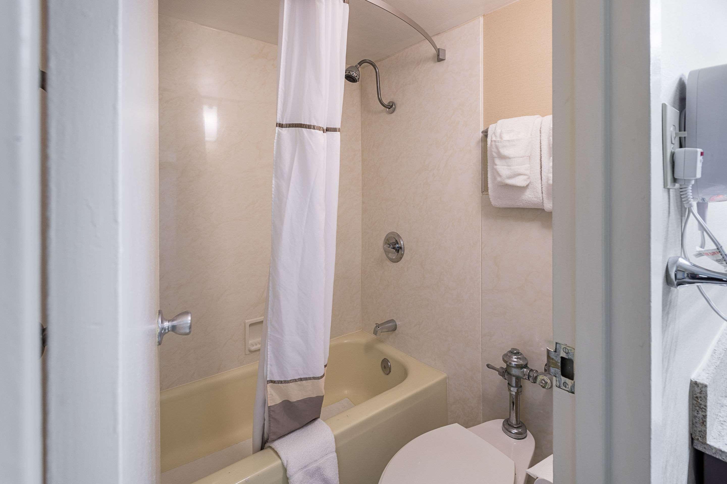 Quality Inn University Ленсинг Экстерьер фото