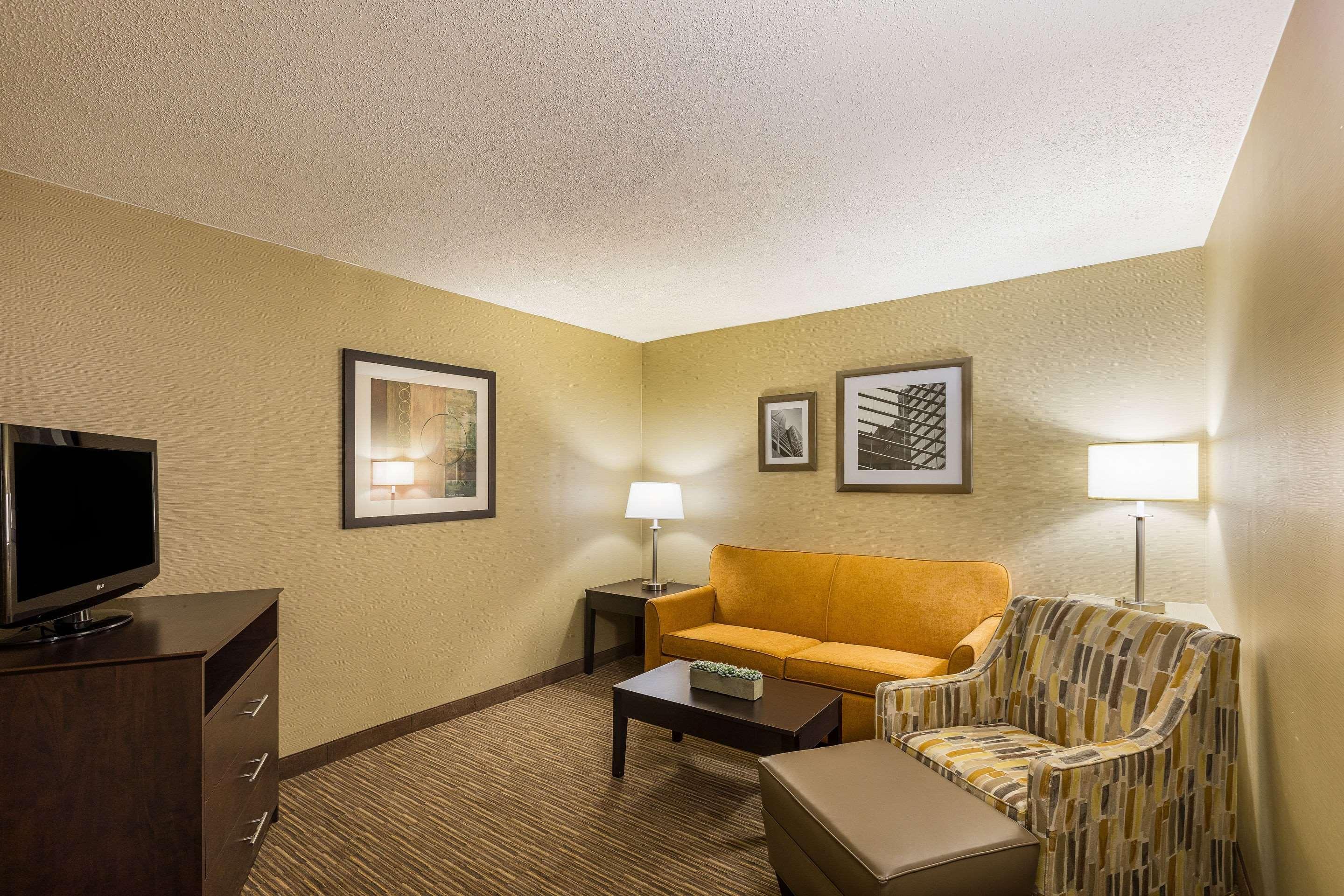 Quality Inn University Ленсинг Экстерьер фото