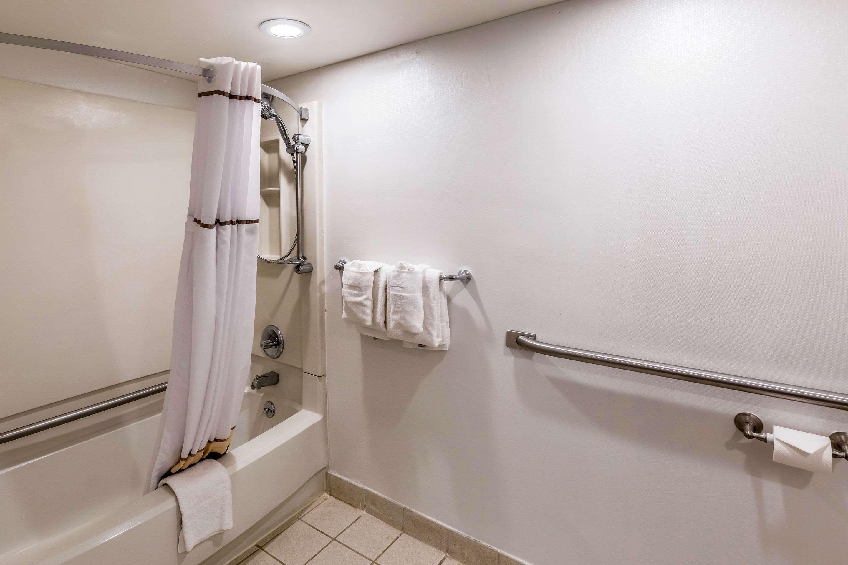 Quality Inn University Ленсинг Экстерьер фото