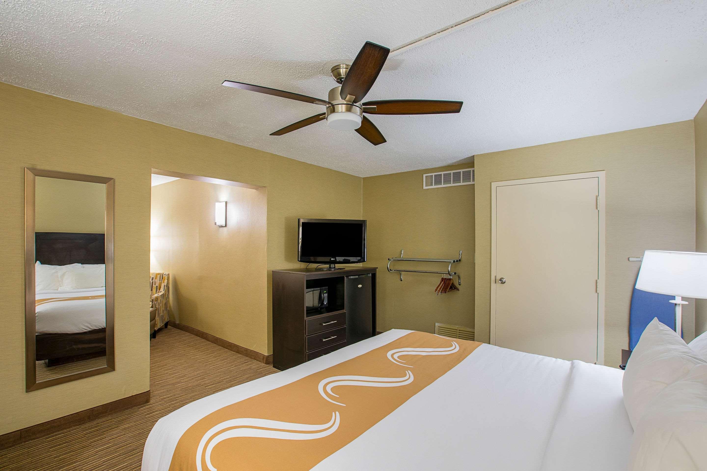 Quality Inn University Ленсинг Экстерьер фото