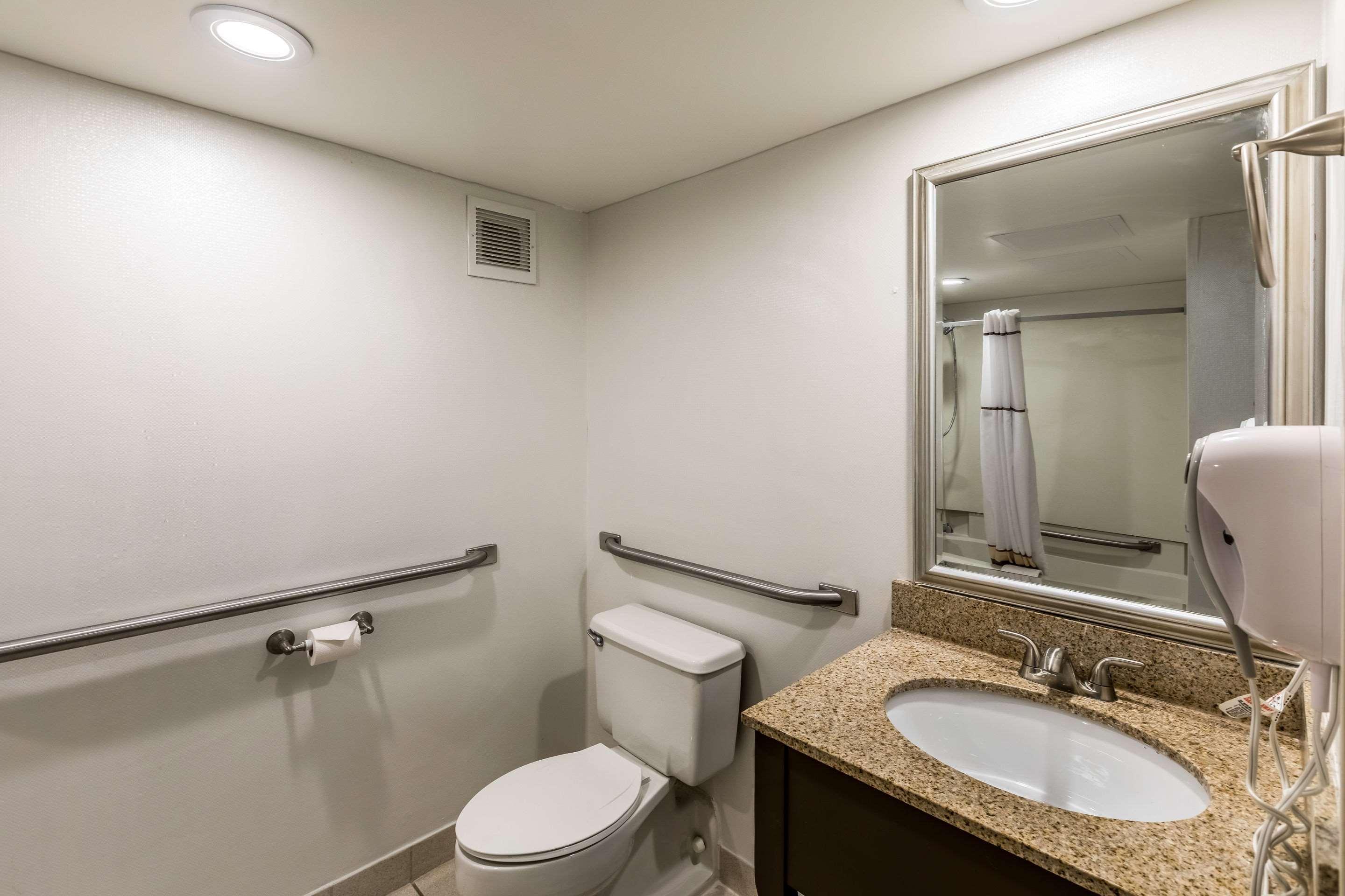 Quality Inn University Ленсинг Экстерьер фото