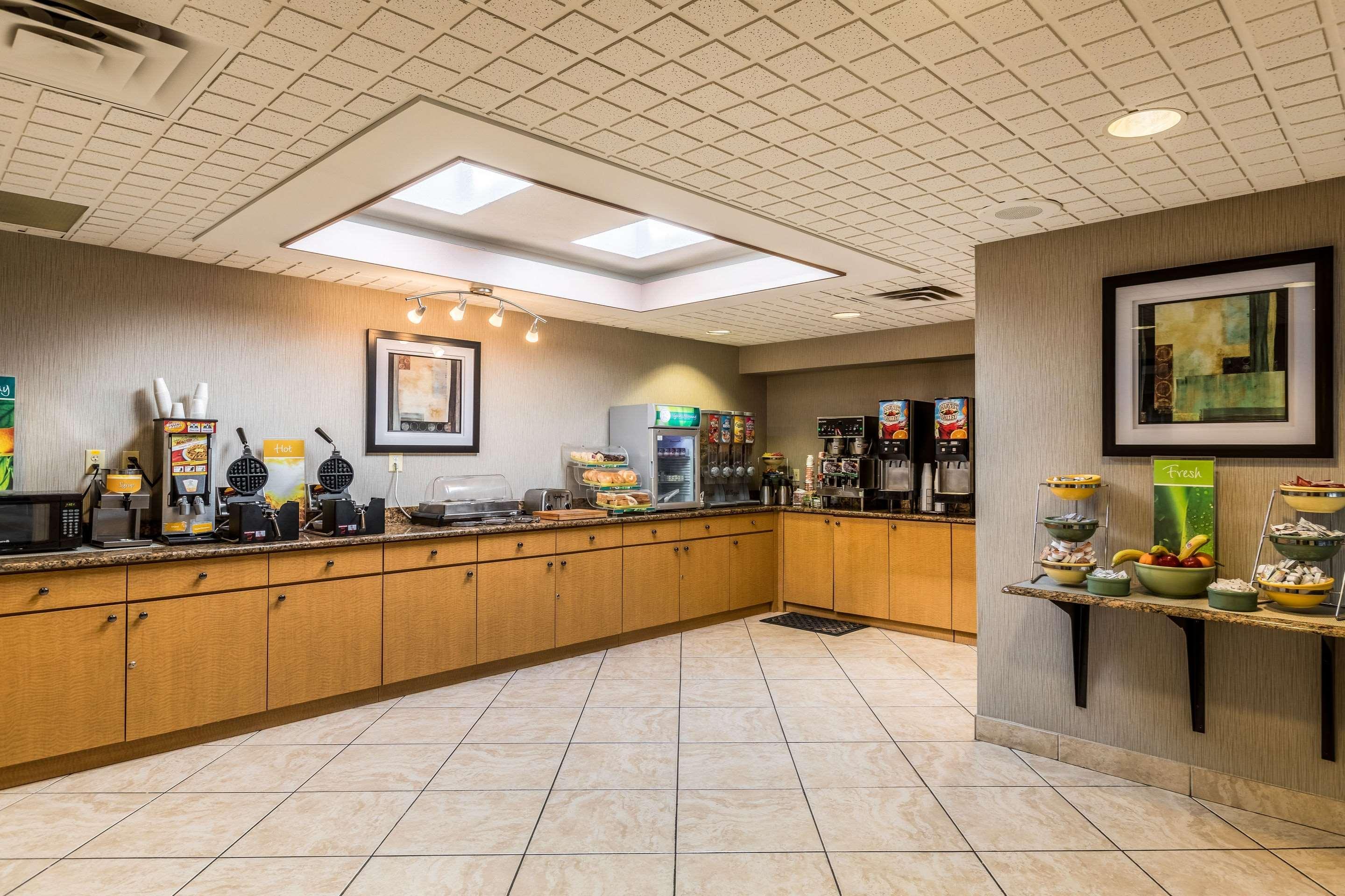 Quality Inn University Ленсинг Экстерьер фото