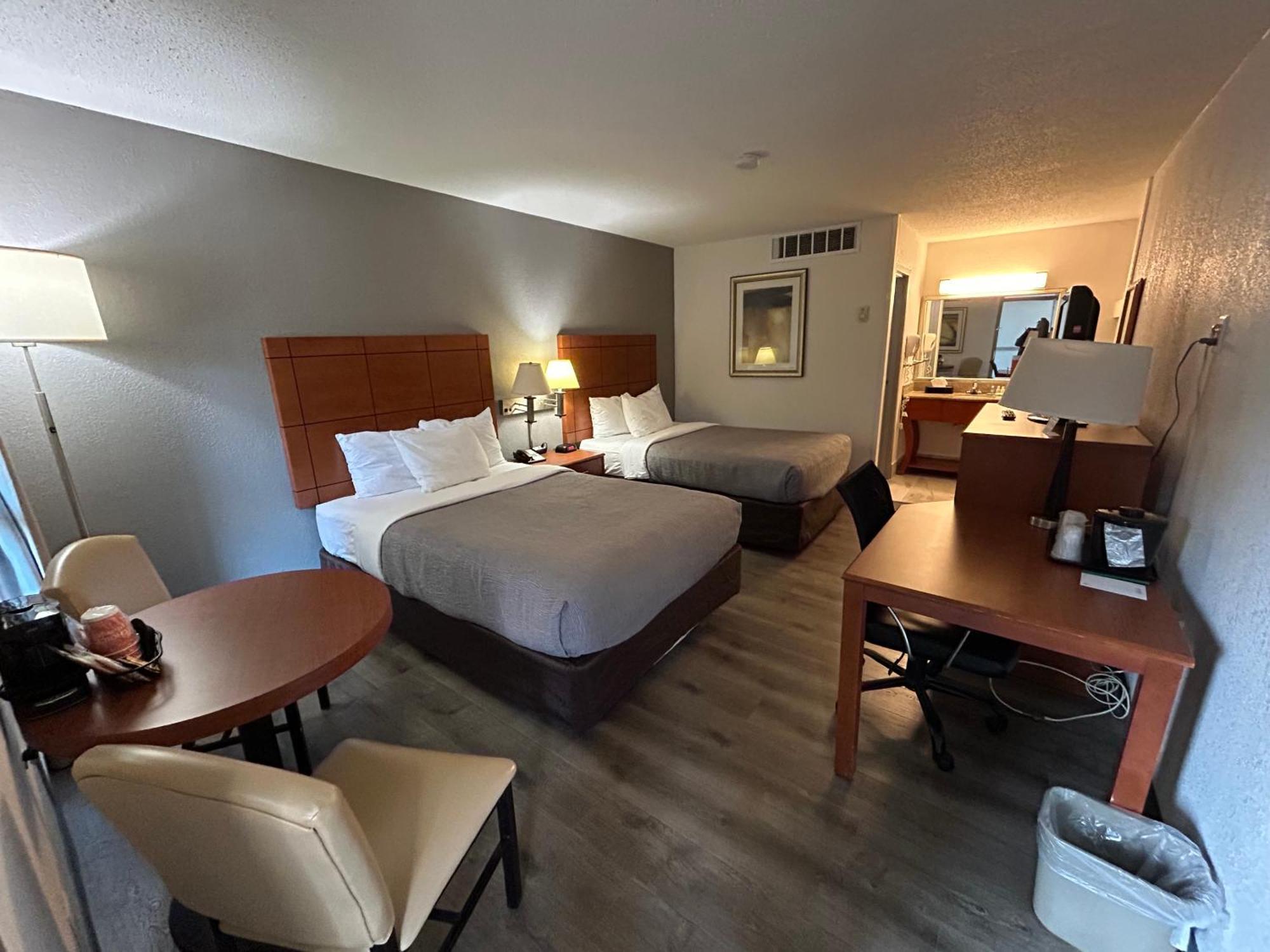 Quality Inn University Ленсинг Экстерьер фото