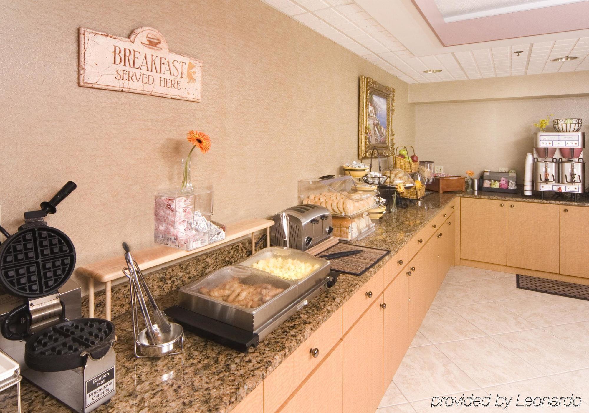 Quality Inn University Ленсинг Ресторан фото