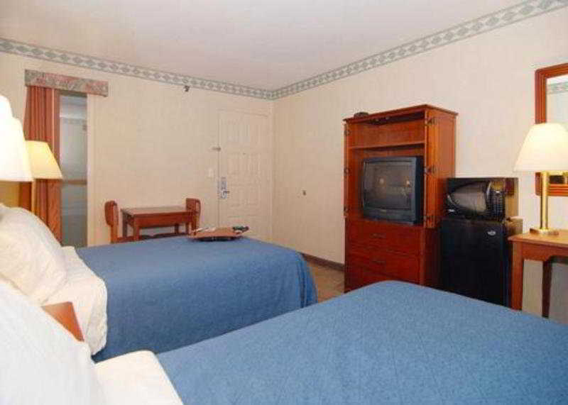 Quality Inn University Ленсинг Экстерьер фото