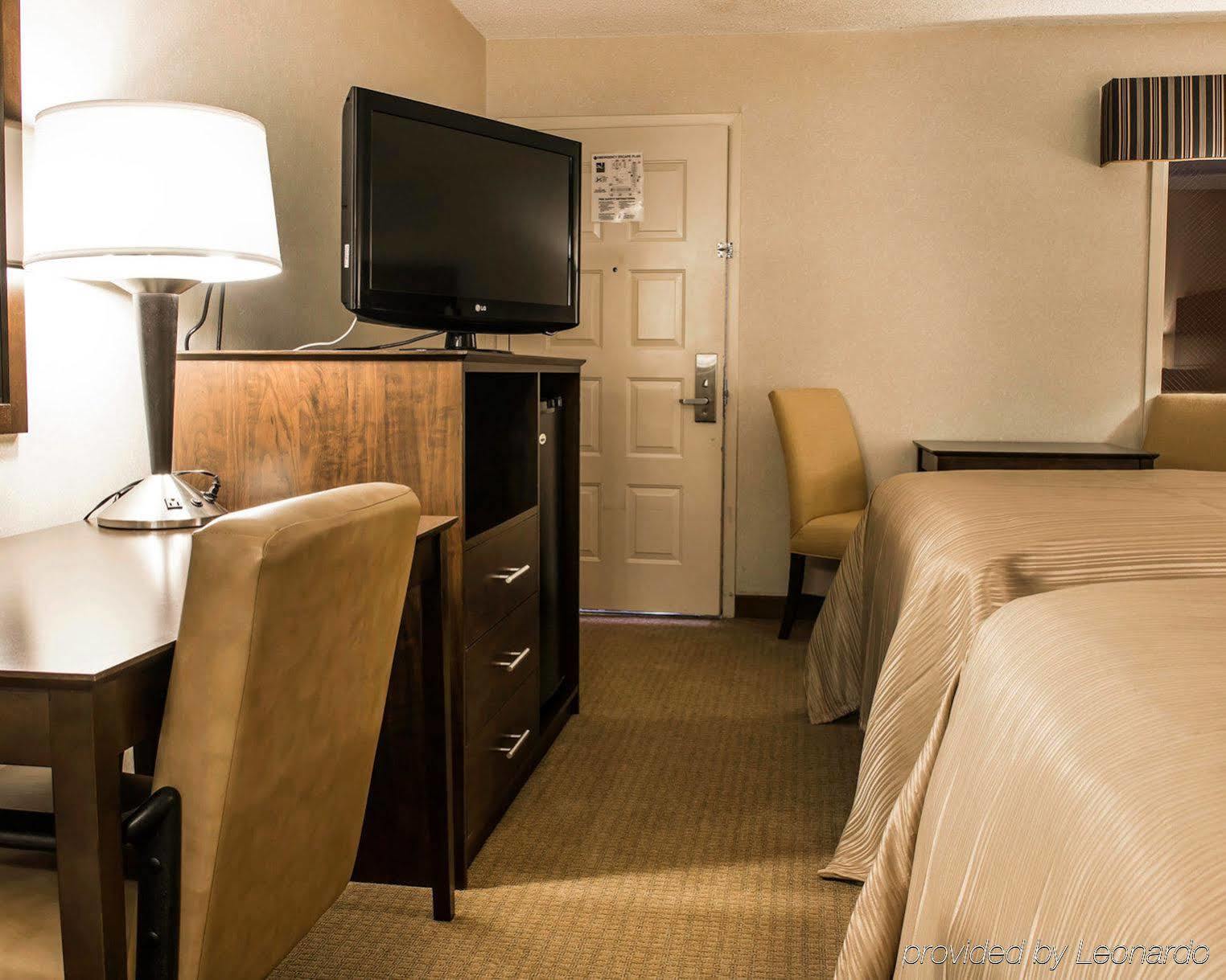 Quality Inn University Ленсинг Экстерьер фото
