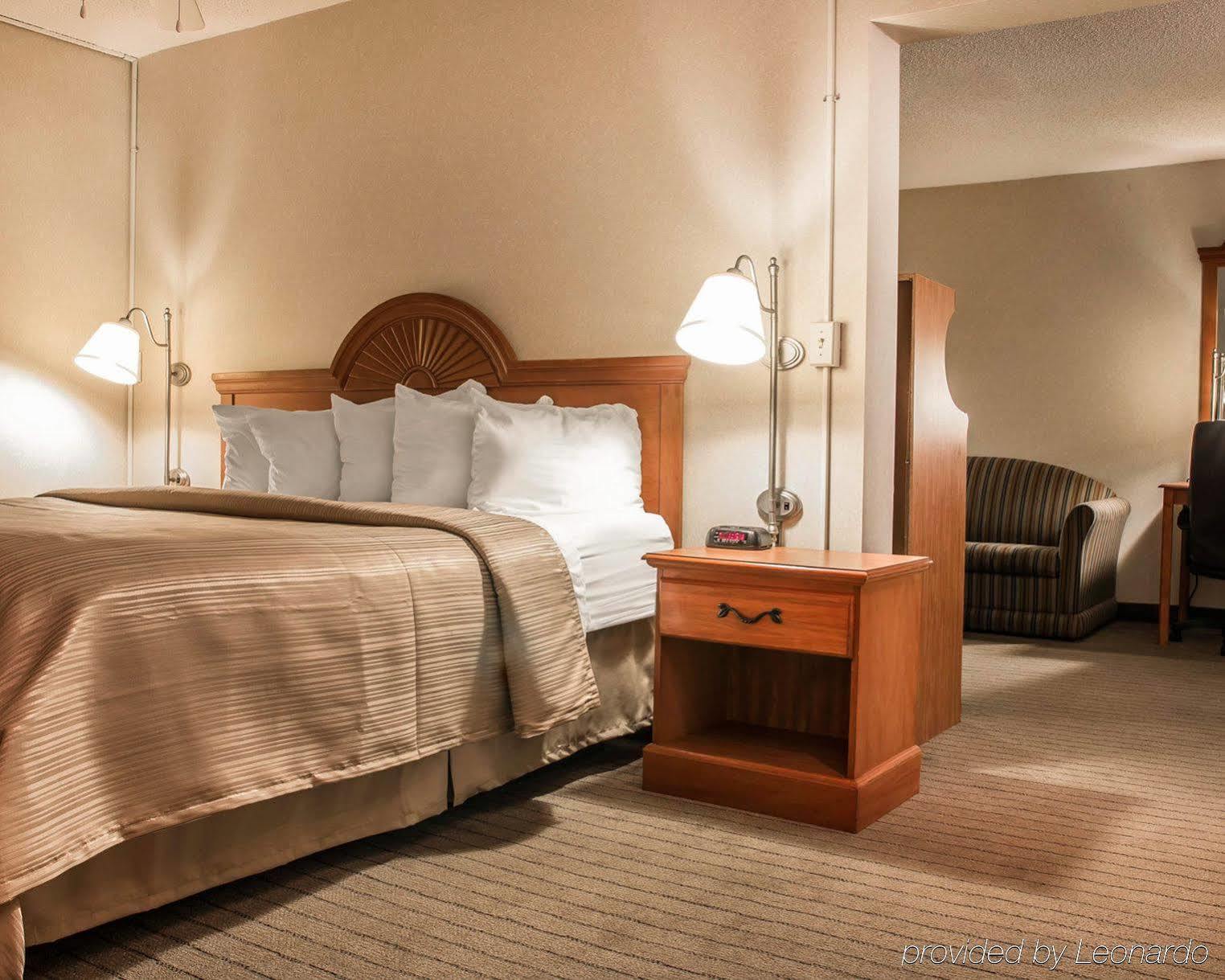 Quality Inn University Ленсинг Экстерьер фото