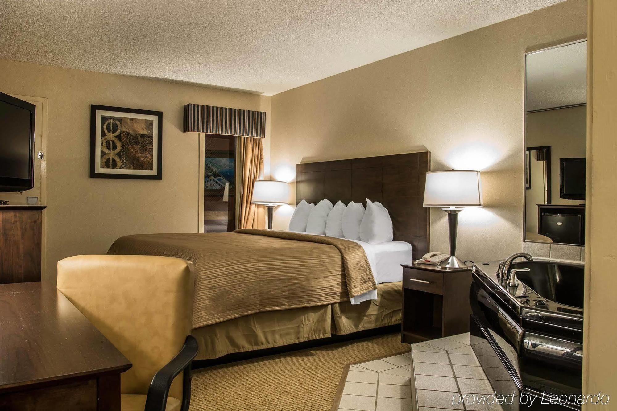 Quality Inn University Ленсинг Экстерьер фото