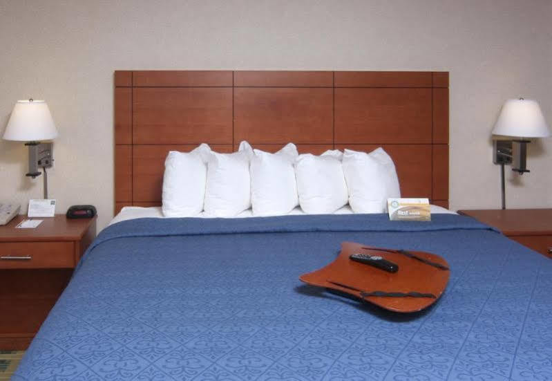 Quality Inn University Ленсинг Экстерьер фото