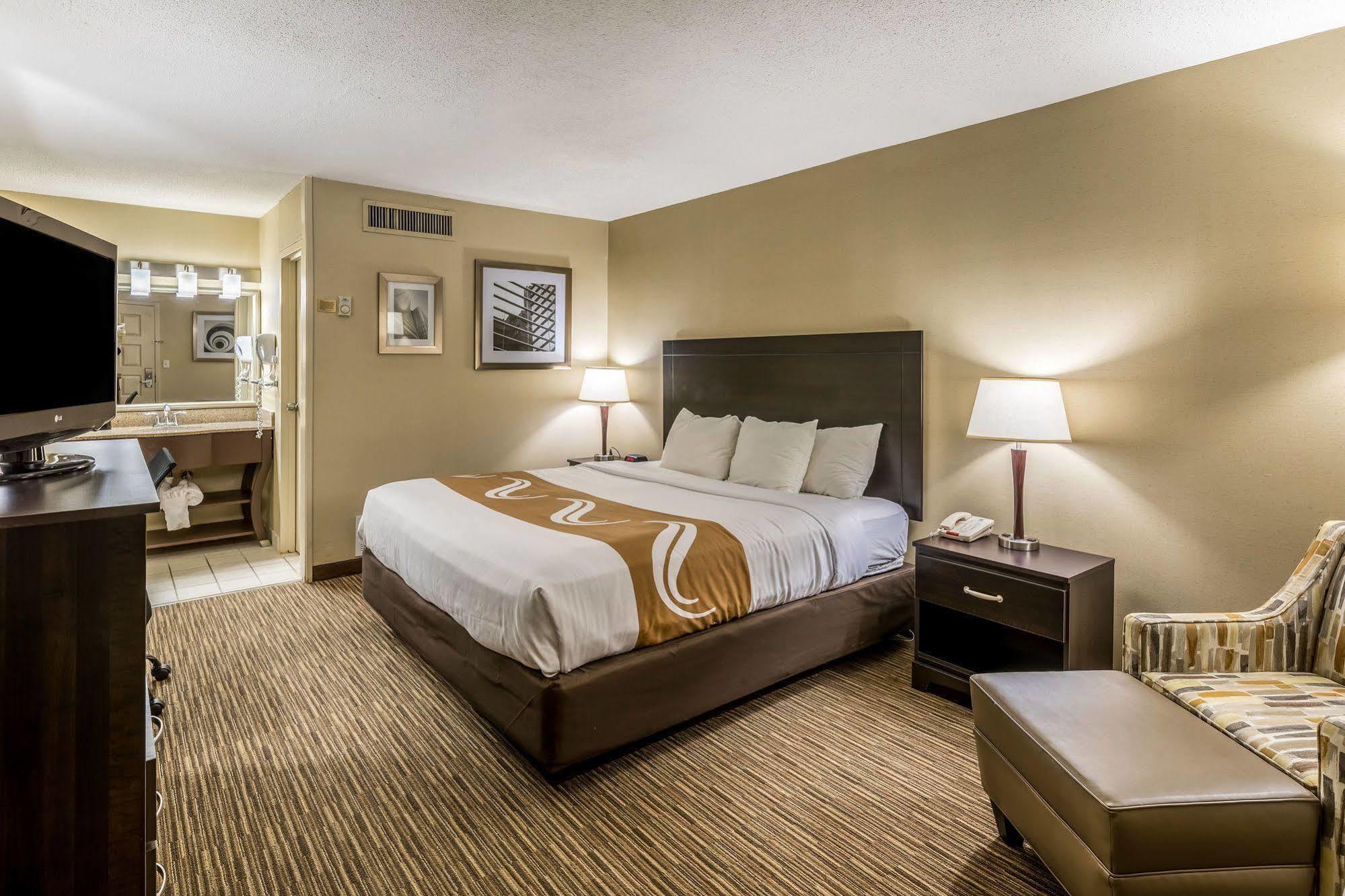 Quality Inn University Ленсинг Экстерьер фото
