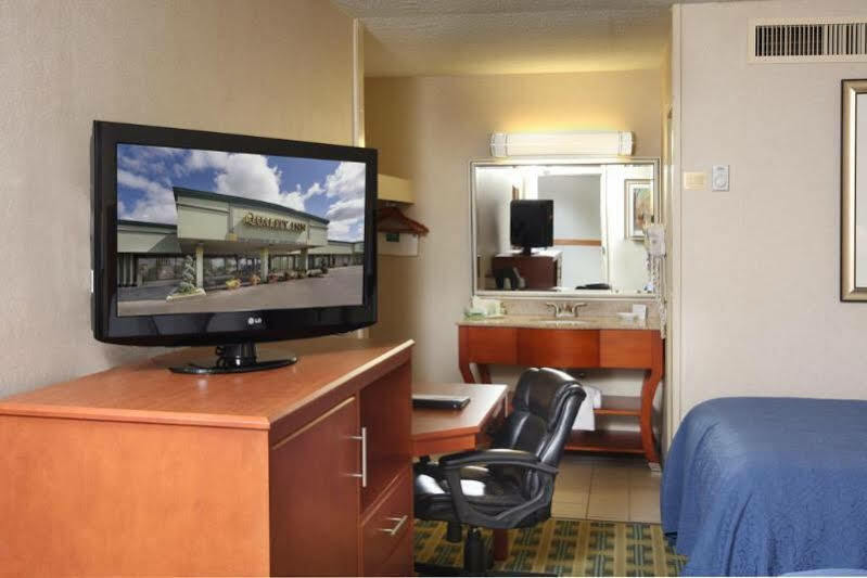 Quality Inn University Ленсинг Экстерьер фото