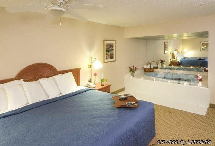Quality Inn University Ленсинг Экстерьер фото